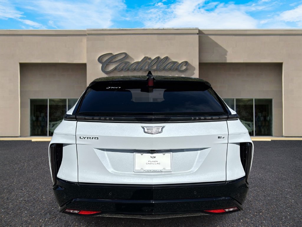New 2027 Cadillac Lyriq Sport w/ LPO, Floor Liner Package AWD/4WD image 4