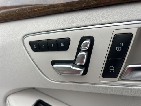 Used 2015 Mercedes-Benz E 350 4MATIC Sedan image 9