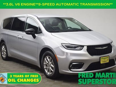Used 2024 Chrysler Pacifica Touring-L