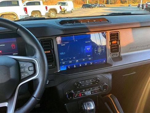 Used 2024 Ford Bronco Badlands image 9