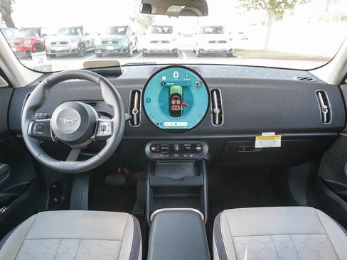 Used 2025 MINI Cooper Countryman S w/ Comfort Package Max image 13