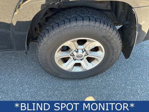 Used 2019 Toyota 4Runner SR5 AWD/4WD image 9