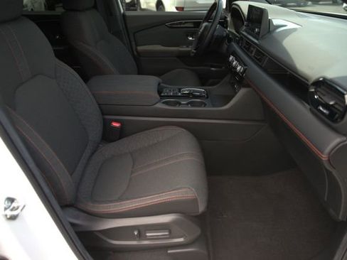 Used 2025 Honda Pilot Sport image 18