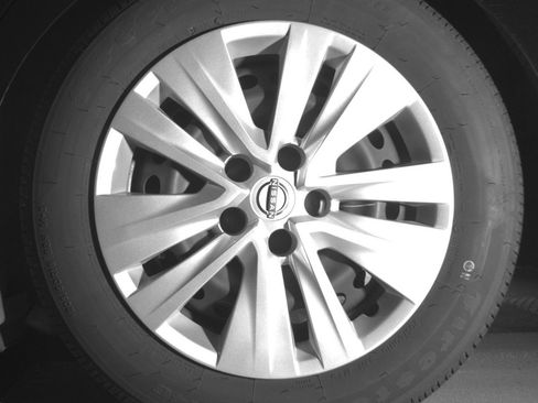 Used 2025 Nissan Sentra S FWD image 14