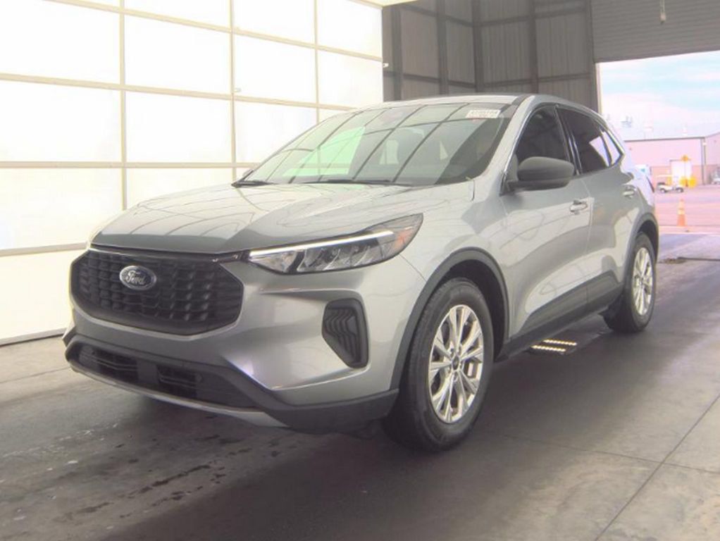 Used 2023 Ford Escape Active FWD image 2