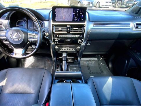 Used 2023 Lexus GX 460 Premium w/ Premium Package image 16