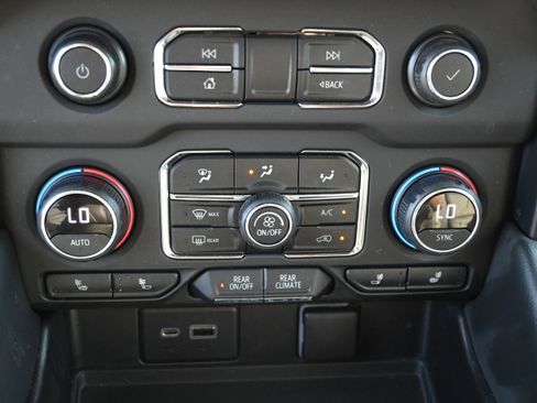 Used 2021 Chevrolet Tahoe Z71 w/ Rear Media and Nav Package image 28