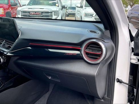 Used 2025 Chevrolet Trax RS w/ Sunroof Package image 23