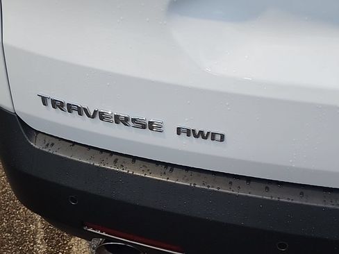 Used 2023 Chevrolet Traverse LT AWD/4WD image 4