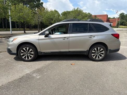 Used 2017 Subaru Outback 2.5i Limited AWD/4WD image 4