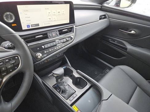 Certified 2025 Lexus ES 300h w/ Premium Package image 38