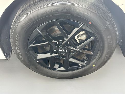 Used 2025 Kia K5 LXS image 11