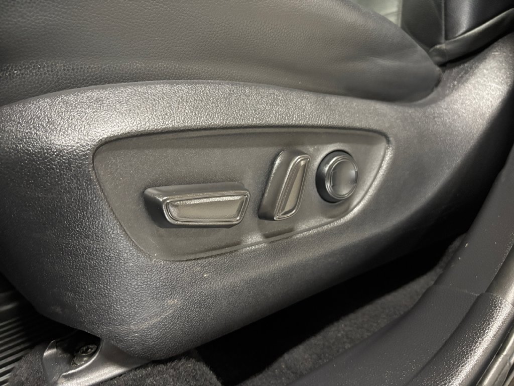 Used 2021 Toyota Highlander XLE AWD/4WD image 40