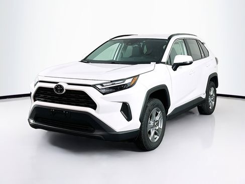 Used 2025 Toyota RAV4 XLE image 3
