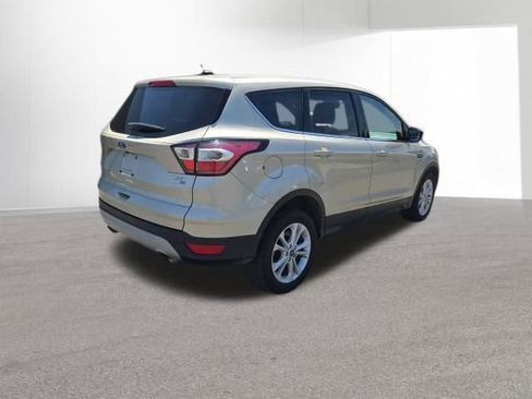 Used 2017 Ford Escape SE w/ SE Cold Weather Package AWD/4WD image 5