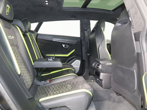 Used 2022 Lamborghini Urus image 19