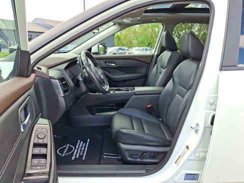 Certified 2023 Nissan Rogue SV w/ SV Premium B Package AWD/4WD image 16