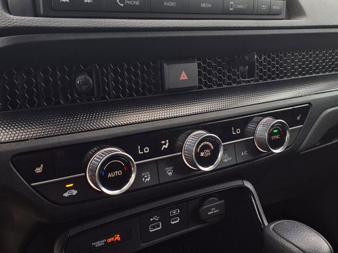 Used 2023 Honda CR-V EX image 9