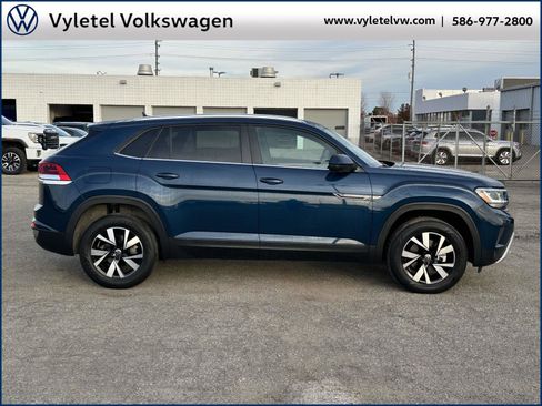 Certified 2023 Volkswagen Atlas Cross Sport SE image 2