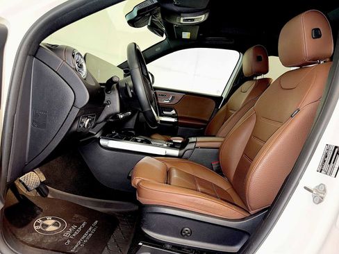 Used 2022 Mercedes-Benz GLB 250 GLB 250 image 9