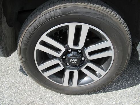 Used 2024 Toyota 4Runner Limited image 5