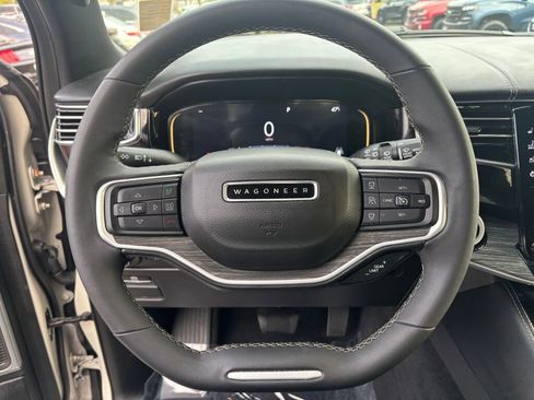 Used 2022 Jeep Wagoneer Series III w/ Flexible Seating Group image 19