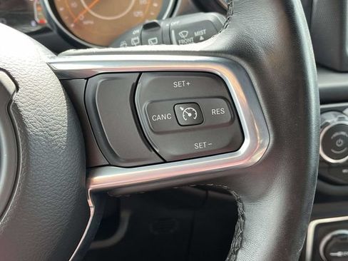 Used 2022 Jeep Wrangler Unlimited Sahara AWD/4WD image 27