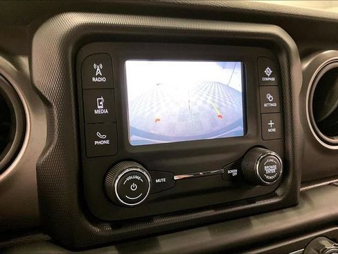 Used 2021 Jeep Wrangler Sport S image 27