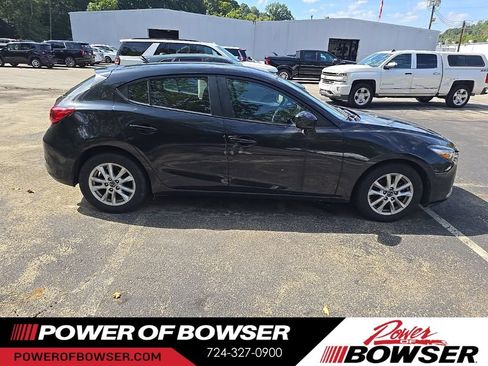 Used 2017 MAZDA MAZDA3 Sport FWD image 4