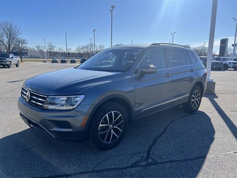 Used 2021 Volkswagen Tiguan SE image 1