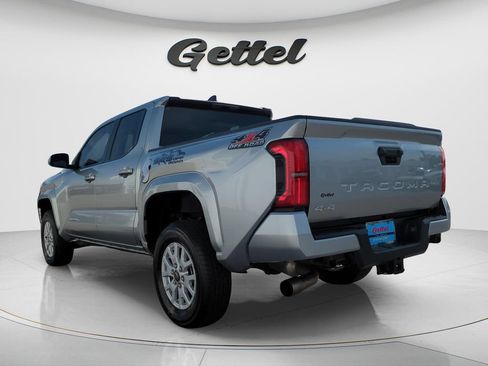 Used 2025 Toyota Tacoma SR5 AWD/4WD image 7