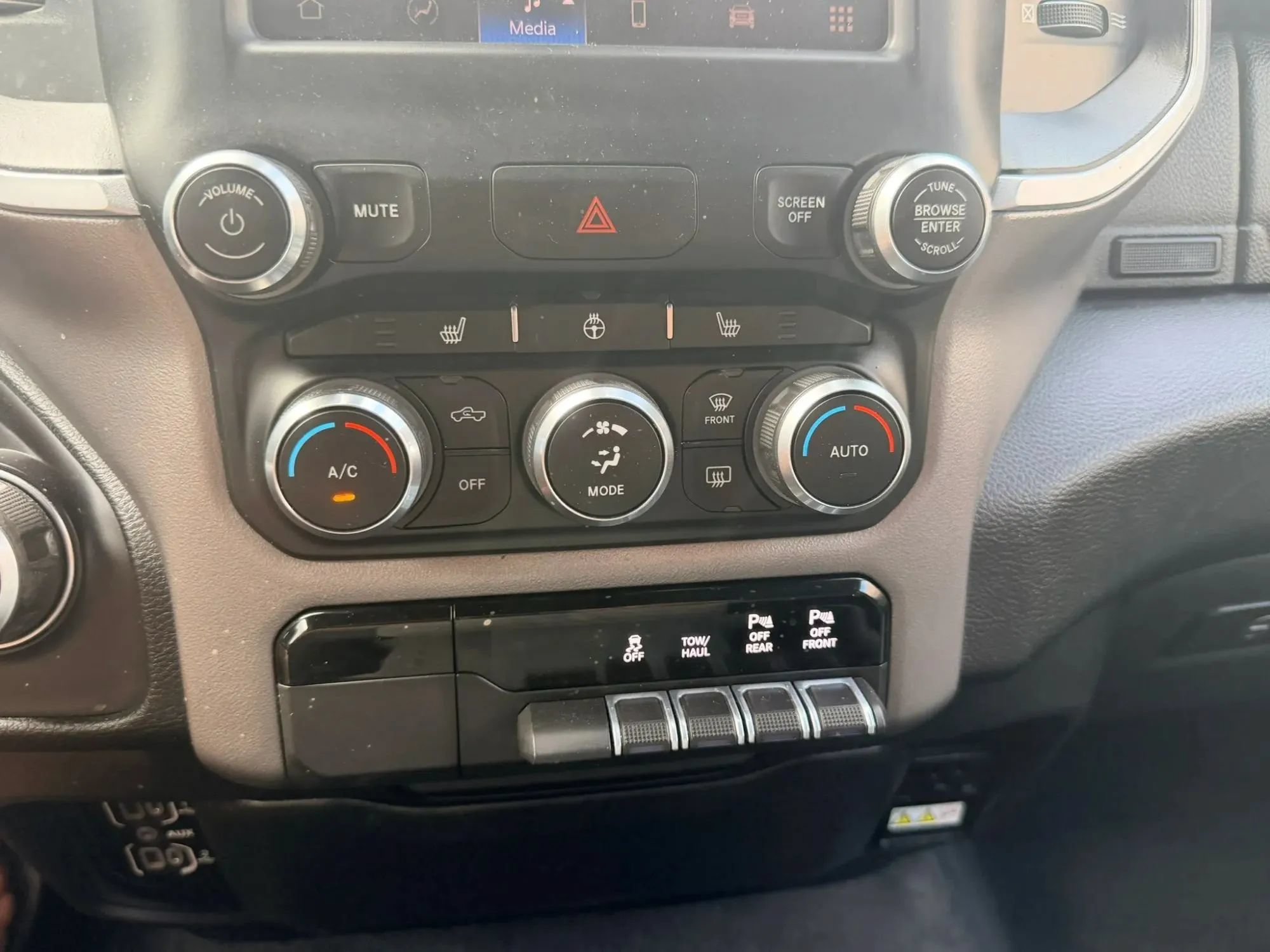 Used 2022 RAM 1500 Big Horn AWD/4WD image 15