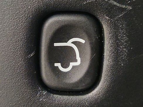 Used 2018 Jeep Cherokee Limited image 33