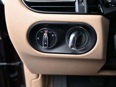 Certified 2025 Porsche Macan AWD/4WD image 23