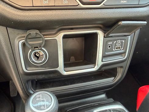 Used 2024 Jeep Wrangler Unlimited Sport AWD/4WD image 25