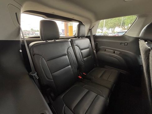 Used 2023 GMC Acadia SLE FWD image 34