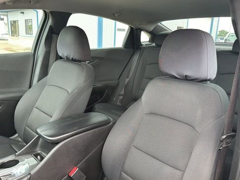 Used 2017 Chevrolet Malibu LT FWD image 40
