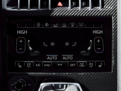 Used 2021 Lamborghini Urus AWD/4WD image 70