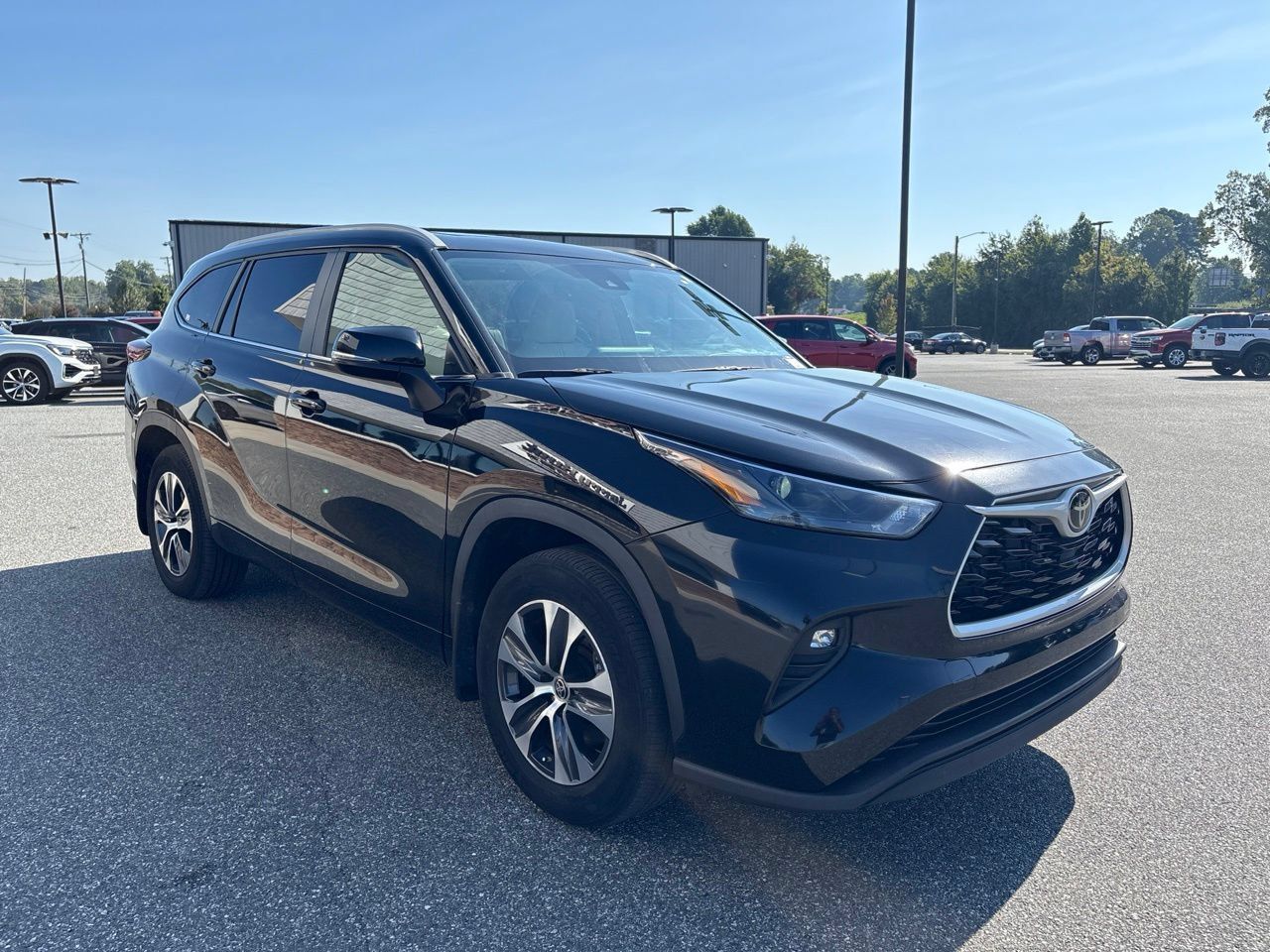Used 2024 Toyota Highlander XLE FWD image 10