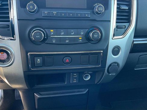 Used 2018 Nissan Titan SV image 32