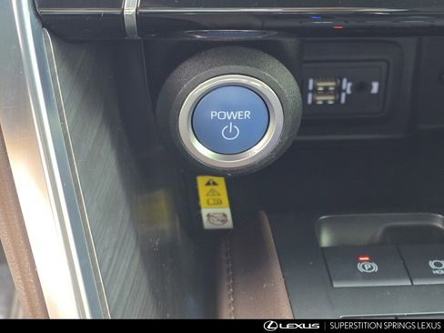 Used 2021 Toyota Venza XLE image 19