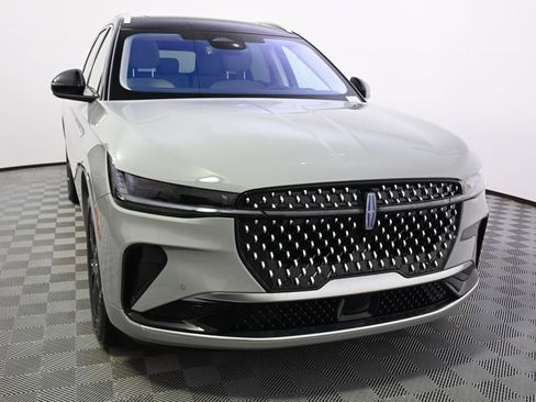 New 2026 Lincoln Nautilus Reserve image 9