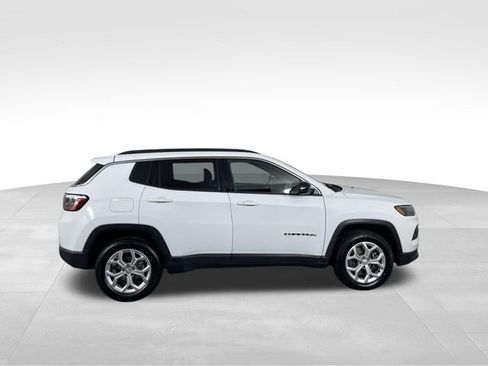 Used 2024 Jeep Compass Latitude AWD/4WD image 40