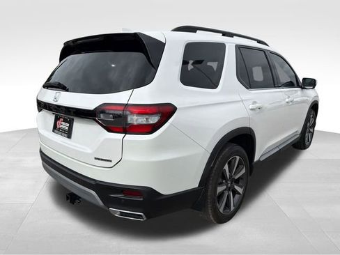 Used 2023 Honda Pilot Touring image 7