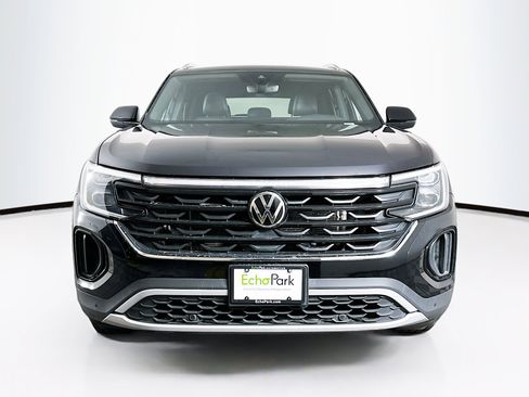 Used 2025 Volkswagen Atlas Cross Sport SE AWD/4WD image 2