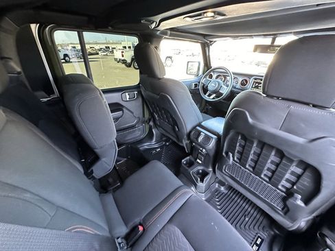 Used 2023 Jeep Gladiator Mojave w/ Cold Weather Group image 18
