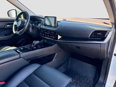 Used 2021 Nissan Rogue SV w/ Premium Package image 24