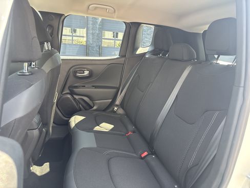 Used 2023 Jeep Renegade Latitude w/ Premium Group AWD/4WD image 29