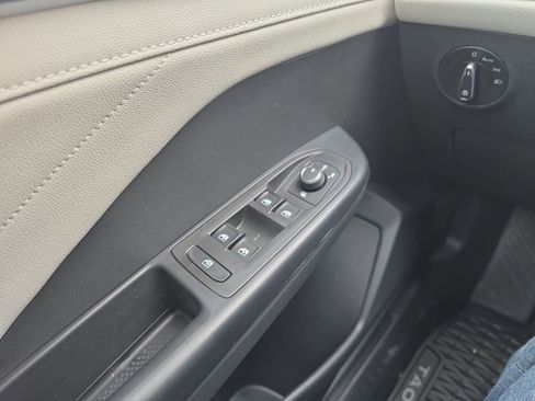 New 2025 Volkswagen Taos SEL image 28