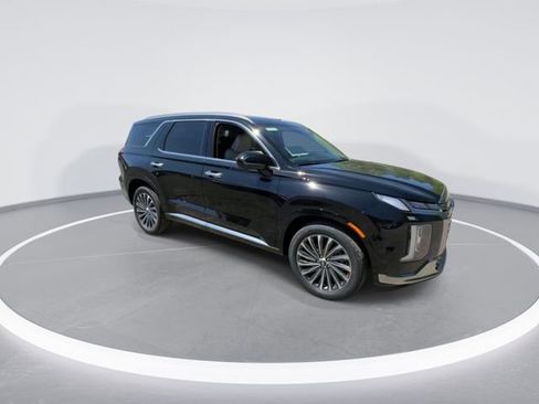 Used 2024 Hyundai Palisade Calligraphy image 2